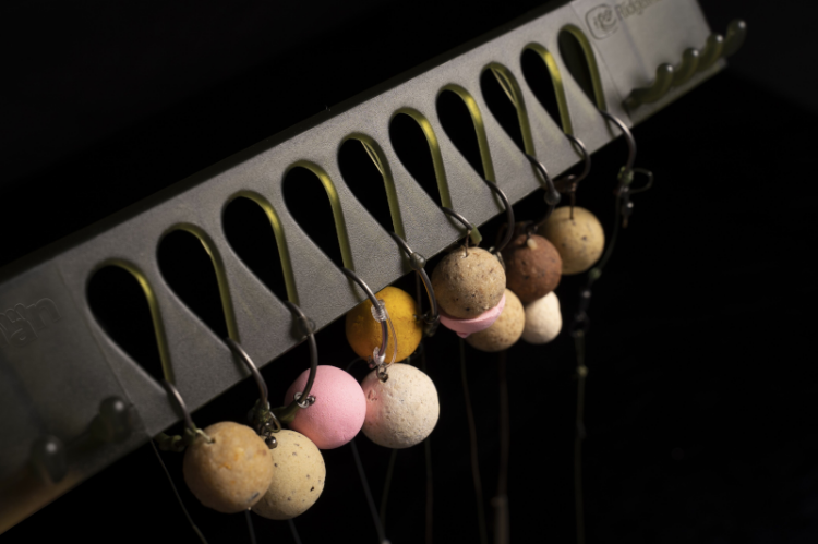 Снимка на Магнитна закачалка RidgeMonkey Hangman Rig Rack