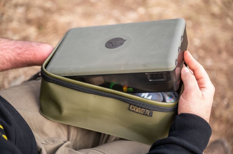 Снимка на Кутия за аксесоари Korda Compac 220 Tackle Box