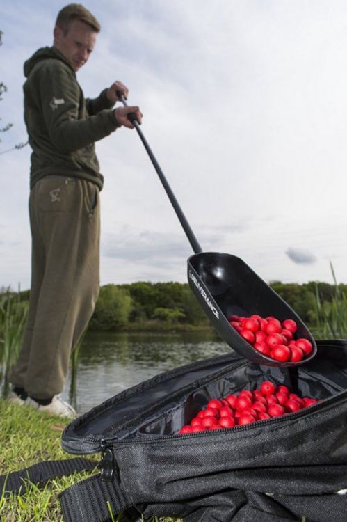 Снимка на Дръжка за лопата за захранване Nash Spot On Long Range Baiting Pole