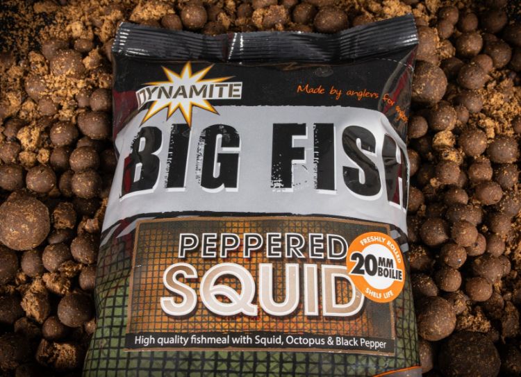Снимка на Протеинови топчета Dynamite Baits Peppered Squid Boilies