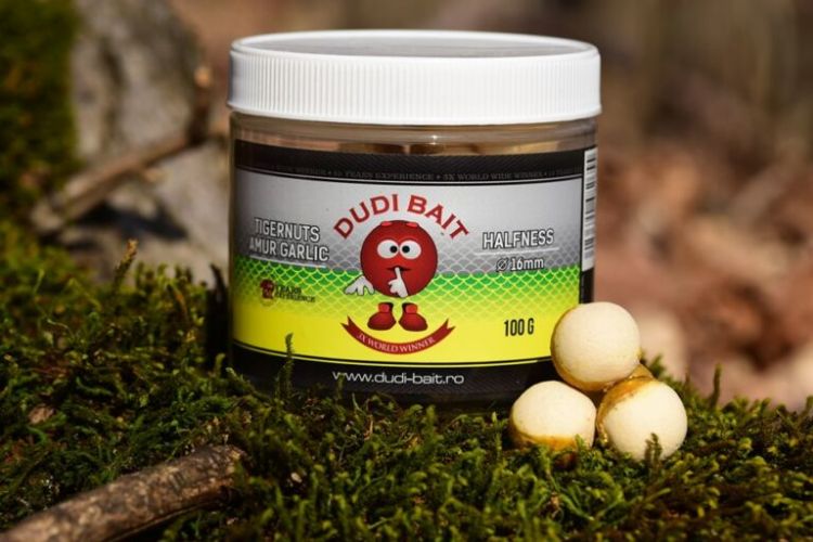 Снимка на ДВУЦВЕТНИ ТОПЧЕТА ЗА СТРЪВ DUDI BAIT Tigernuts-Grass Carp “Halfness” Garlic